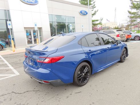 Used 2025 Toyota Camry SE w/ Multimedia Upgrade Package image 5
