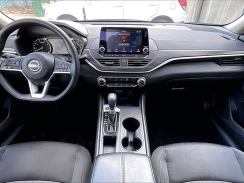Used 2025 Nissan Altima 2.5 SV image 14
