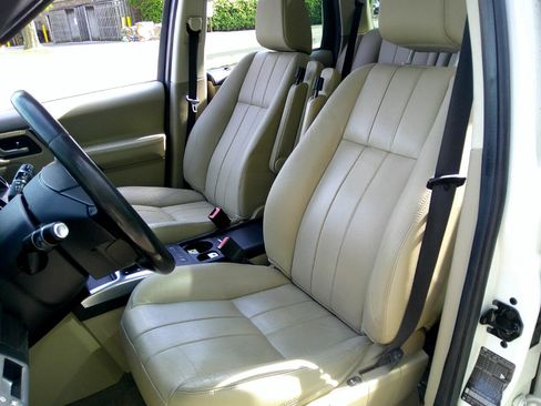 Used 2013 Land Rover LR2 image 33