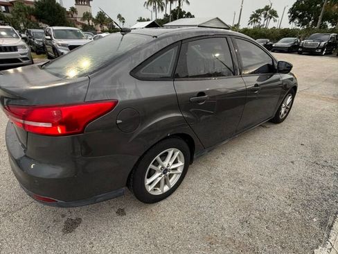 Used 2015 Ford Focus SE w/ Reverse Sensing Package FWD image 3
