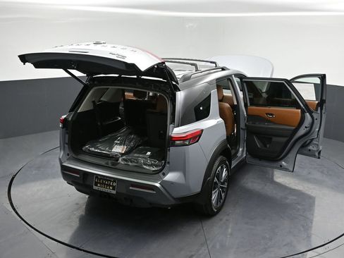 New 2026 Nissan Pathfinder Platinum AWD/4WD image 35