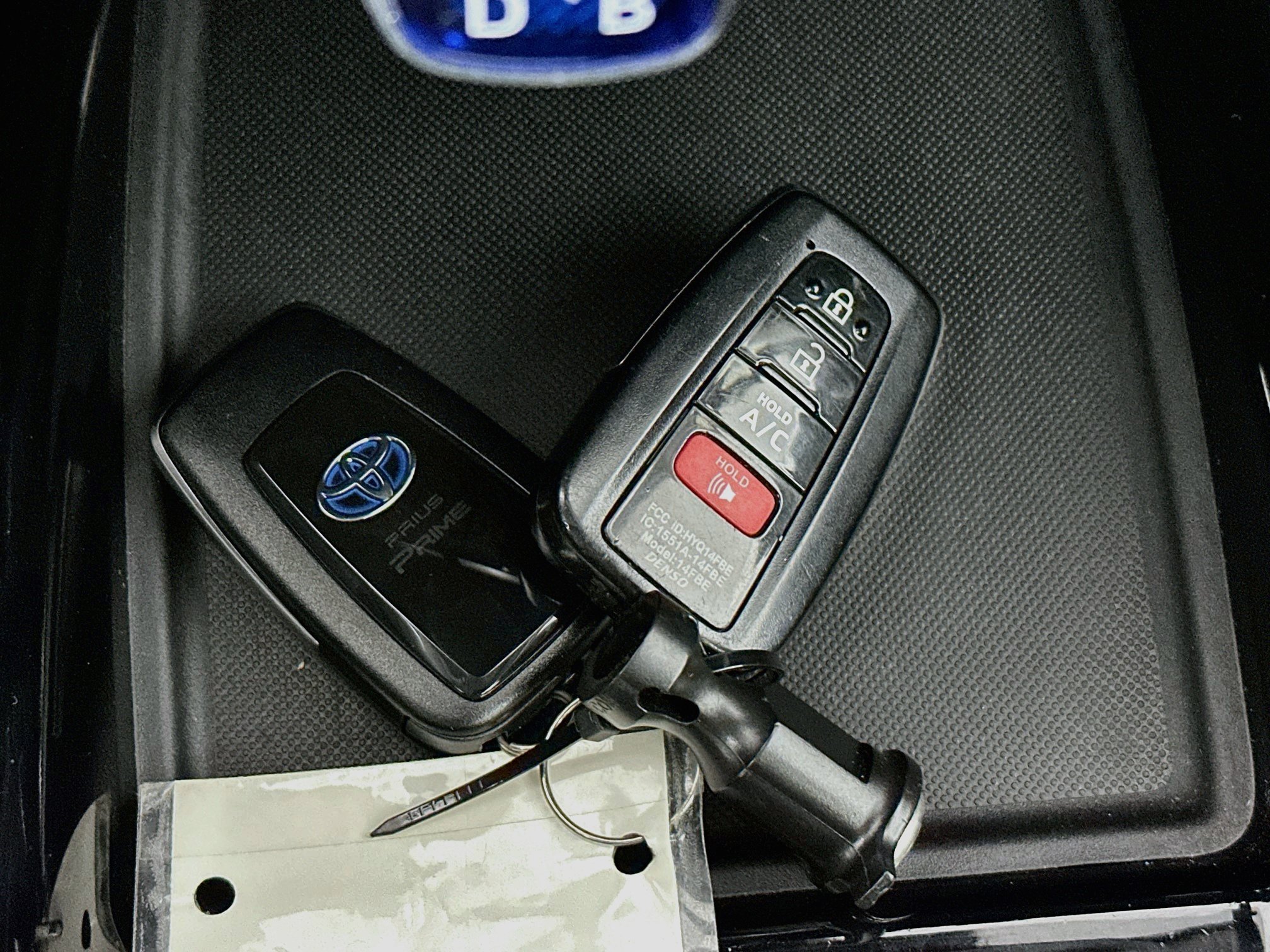 Used 2020 Toyota Prius Prime LE w/ Carpet Mat Package FWD image 24
