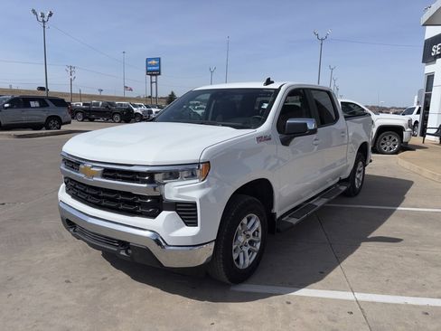 Used 2025 Chevrolet Silverado 1500 LT image 10