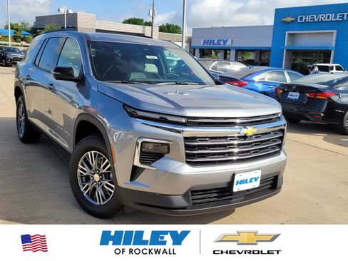 New 2026 Chevrolet Traverse LT w/ Driver Confidence Package FWD image 1