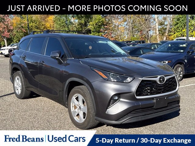 Used 2023 Toyota Highlander LE FWD image 1