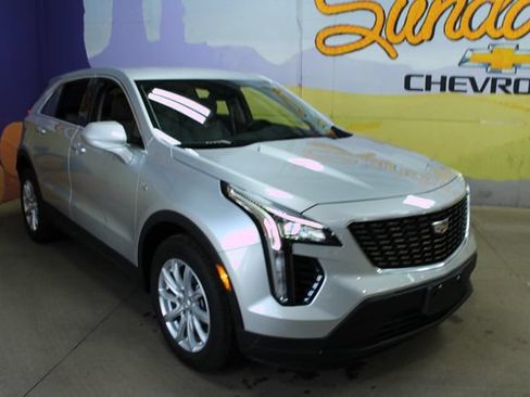 Used 2022 Cadillac XT4 Luxury w/ Driver Awareness Package AWD/4WD image 2