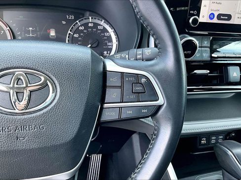 Used 2024 Toyota Highlander LE image 12