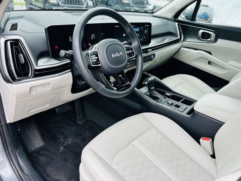Used 2025 Kia Sorento S w/ Panoramic Sunroof Package FWD image 13
