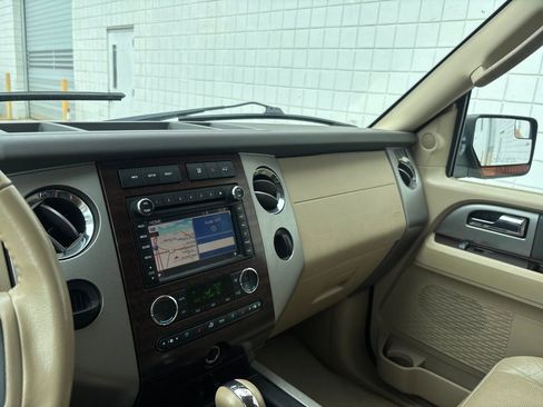 Used 2014 Ford Expedition XLT w/ Equipment Group 202A RWD image 15