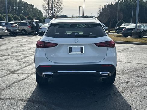 Used 2026 Mercedes-Benz GLA 250 4MATIC image 6