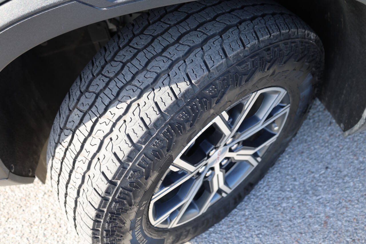 Used 2025 GMC Acadia AT4 AWD/4WD image 25