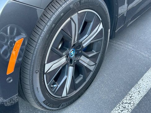 Used 2024 BMW iX xDrive50 w/ Sport Package AWD/4WD image 3