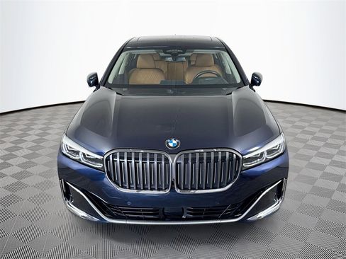 Used 2021 BMW 750i xDrive w/ Executive Package image 2
