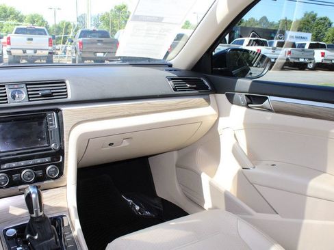 Used 2016 Volkswagen Passat 1.8T SE FWD image 16
