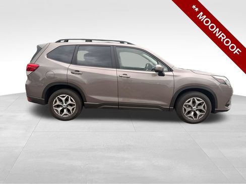 Used 2023 Subaru Forester Premium AWD/4WD image 8