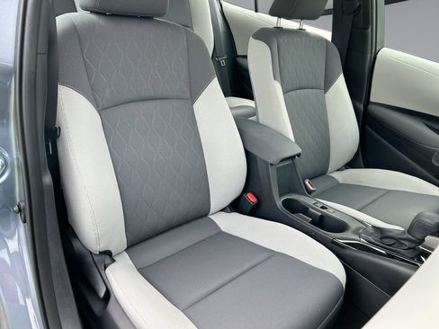 Used 2025 Toyota Corolla LE FWD image 28