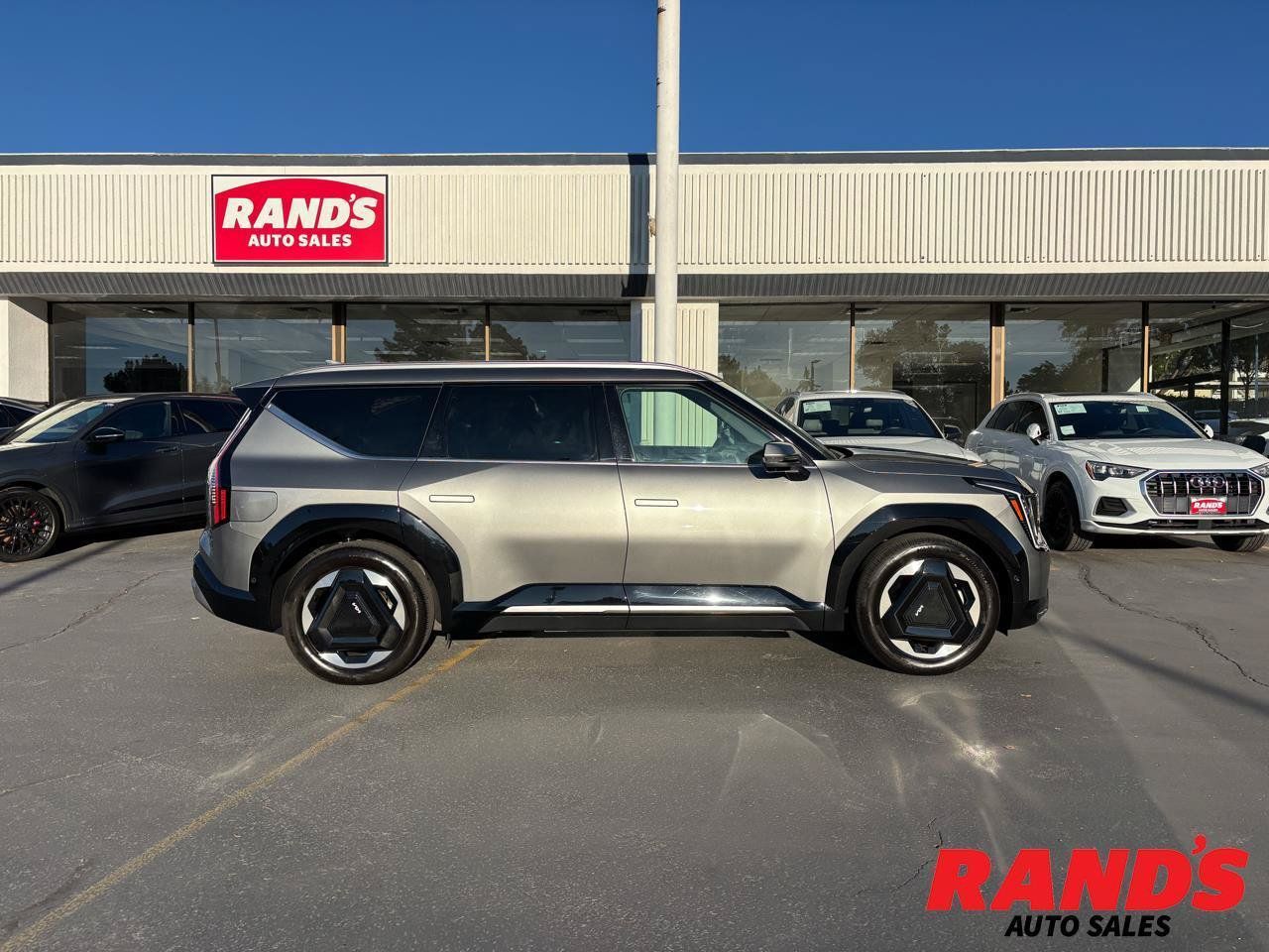 Used 2024 Kia EV9 Land AWD/4WD image 1