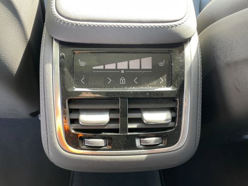 Used 2025 Volvo XC90 B6 Plus image 34