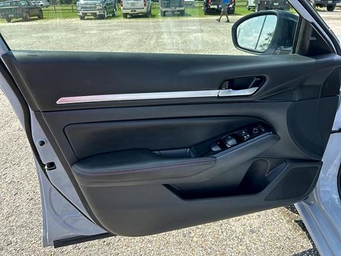 Used 2024 Nissan Altima 2.5 SR image 6