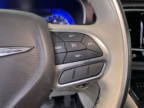 Used 2019 Chrysler Pacifica Limited FWD image 28