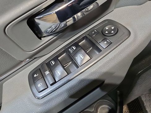 Used 2019 RAM 1500 Classic SLT AWD/4WD image 15
