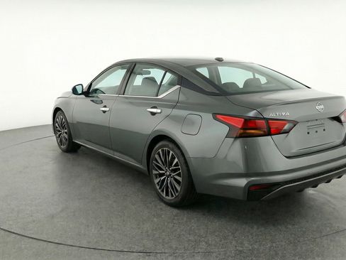Used 2025 Nissan Altima 2.5 SV image 6