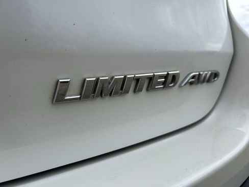 Used 2017 Toyota Highlander Limited Platinum AWD/4WD image 9