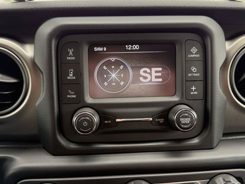 Used 2019 Jeep Wrangler Sport AWD/4WD image 13