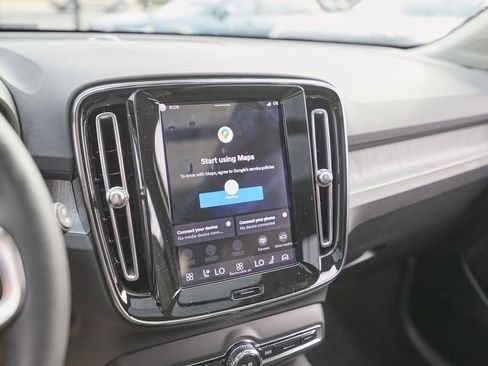 New 2026 Volvo XC40 B5 Core w/ Climate Package image 13