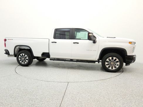 Used 2025 Chevrolet Silverado 2500 Custom w/ Custom Value Package AWD/4WD image 4