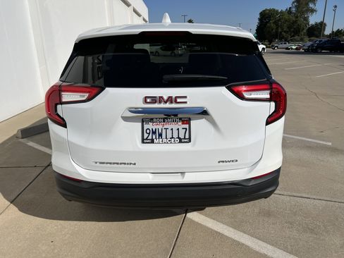 Used 2024 GMC Terrain SLE image 6