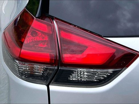 Used 2020 Nissan Rogue SV FWD image 30