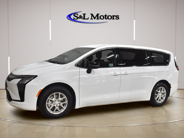 New 2027 Chrysler Pacifica Select FWD image 3