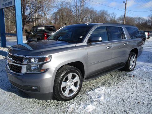 Used 2019 Chevrolet Suburban LT image 1