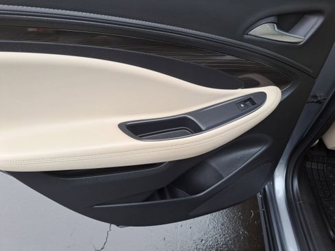 Used 2020 Buick Envision Preferred image 11