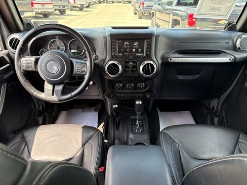 Used 2013 Jeep Wrangler Unlimited Sahara w/ Connectivity Group AWD/4WD image 36