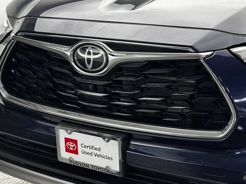 Used 2026 Toyota Highlander Platinum AWD/4WD image 2
