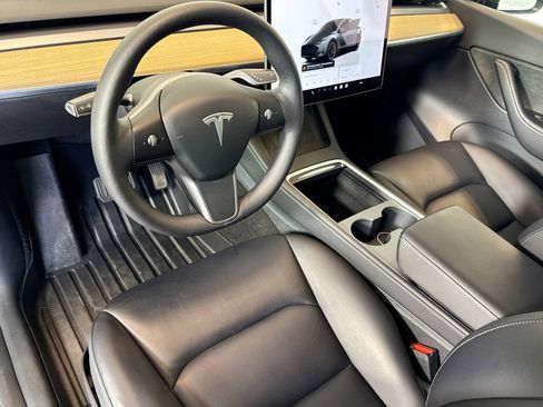 Used 2022 Tesla Model Y Long Range AWD/4WD image 9
