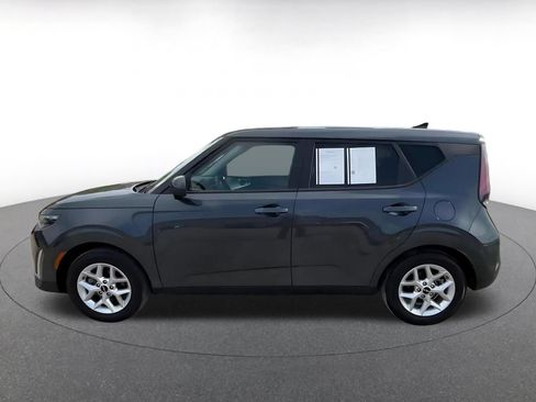 Used 2025 Kia Soul LX w/ LX Technology Package FWD image 9