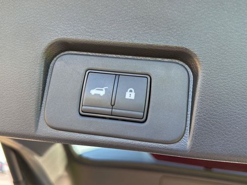 Used 2024 Nissan Rogue SV FWD image 33