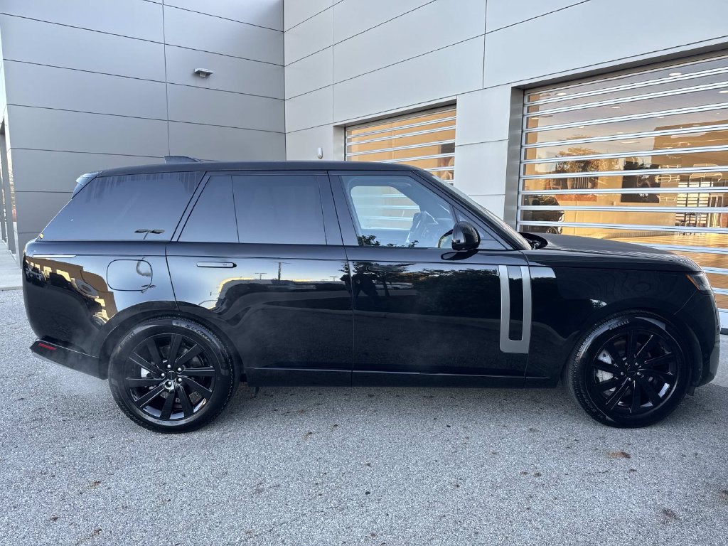 Certified 2023 Land Rover Range Rover SE AWD/4WD image 9