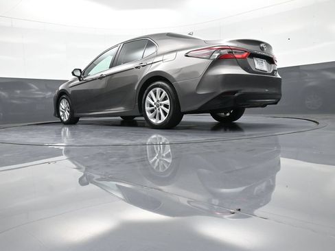 Used 2021 Toyota Camry LE AWD/4WD image 30
