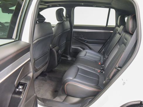 Used 2024 Jeep Wagoneer Launch Edition image 10