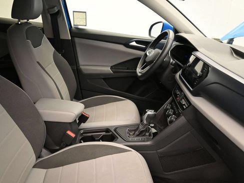 Used 2023 Volkswagen Taos SE w/ Panoramic Sunroof Package FWD image 13