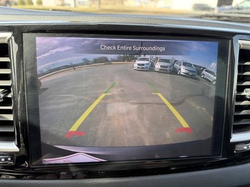 Used 2023 Chrysler Pacifica Touring-L image 26