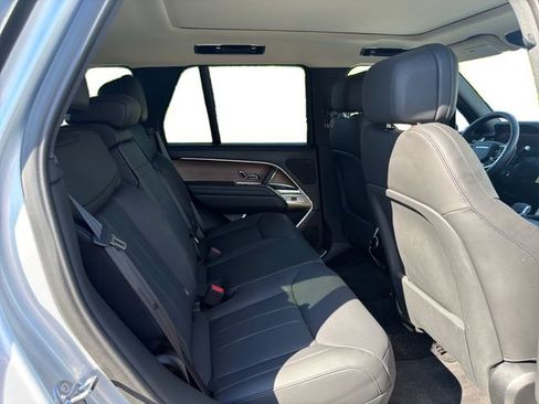 Used 2025 Land Rover Range Rover SE AWD/4WD image 11