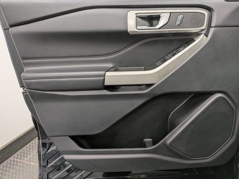 Certified 2022 Ford Explorer XLT w/ Equipment Group 202A image 8