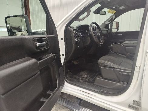 Used 2022 GMC Sierra 3500 Pro w/ Convenience Package image 7