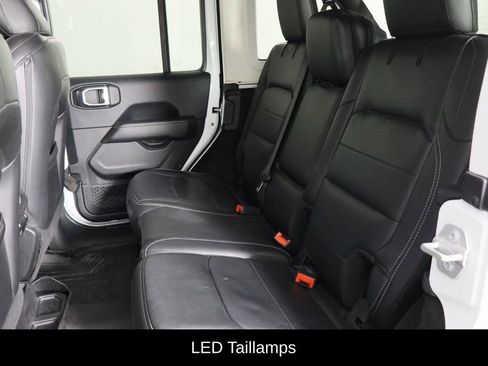 Used 2019 Jeep Wrangler Unlimited Sahara image 17