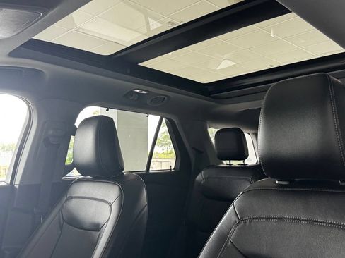 Used 2023 Ford Explorer Limited w/ Limited Technology Package RWD image 10